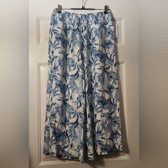 Tahari Linen Blend Wide Leg Blue and White Foral with elastic waist pants 1X - Picture 3 of 7